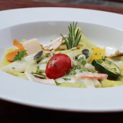 Gasthaus zum Zabelstein - Vegetarisch genießen. Spinatmaultaschen in Silvanersoße mit gebratenen Gemüse