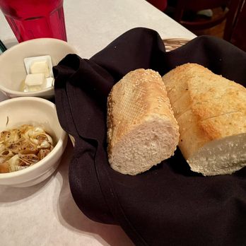 Ignotz's Ristorante - complimentary bread - Italian Near Me - Chicago, Illinois Ignotz's Ristorante - complimentary bread - Italian Near Me - Chicago, Illinois