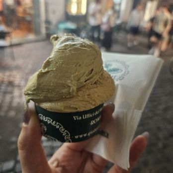 Giolitti - Pistachio and salted caramel - Ice Cream & Frozen Yogurt Near Me - Rome, RM Giolitti - Pistachio and salted caramel - Ice Cream & Frozen Yogurt Near Me - Rome, RM