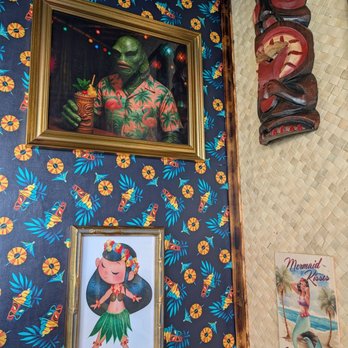 Pineapple Lagoon - Great decor! - Ice Cream & Frozen Yogurt Near Me - Garden Grove, California