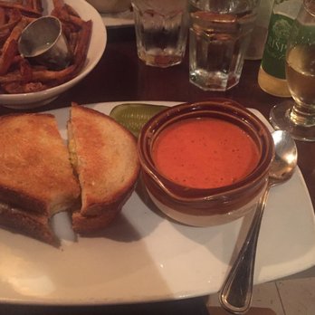 The Tavern Restaurant - Grilled cheese and tomato soup (and garlic fries in the background) - American Near Me - Philadelphia, Pennsylvania The Tavern Restaurant - Grilled cheese and tomato soup (and garlic fries in the background) - American Near Me - Philadelphia, Pennsylvania