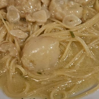 E & V Restaurant - Scallops and pasta drenched in salt and butter substance - Italian Near Me - Paterson, New Jersey