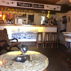 RoberTine - The bar inside