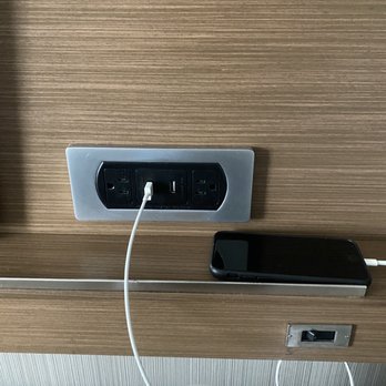 Courtyard by Marriott Tampa Northwest/Veterans Expressway - Updated outlets with USB port - Hotels Near Me - Tampa, Florida