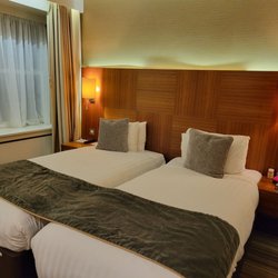 Blakemore Hotel - Comfortable room but not very big, although not unusual in London