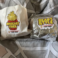 MrBeast Burger - Cheeseburger(2 patties)and seasoned fries