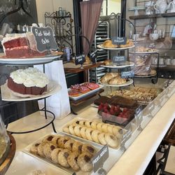 La Vie En Rose Bakery Cafe - Bakery items