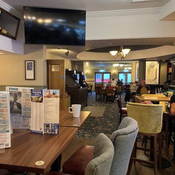 Jubilee Oak - Seating area - Pubs Near Me - Crawley, WSX Jubilee Oak - Seating area - Pubs Near Me - Crawley, WSX