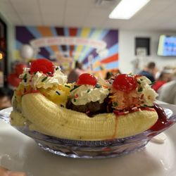 Pops Waffle & Ice Cream Shoppe - Banana Split