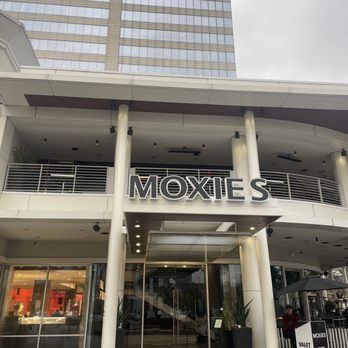Moxies - Front - Cocktail Bars Near Me - Houston, Texas