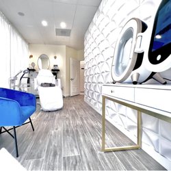 Élévatione Spa & Beauty - One of our treatment rooms, filled only with positive energy.