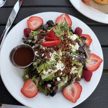 Boshamps Oyster House - Summer Salad - Cajun/Creole Near Me - Destin, Florida