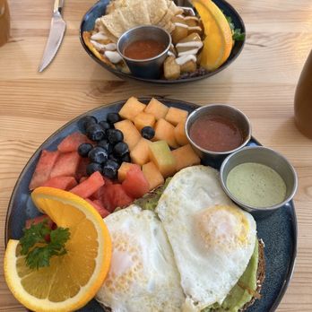 Don Julio Cafe - Brunch Time Toast & Mañanero bowl. - Breakfast & Brunch Near Me - Skokie, Illinois