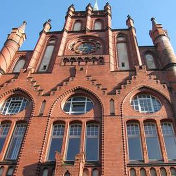 Rathaus Lichtenberg - Giebel. - Town Hall Near Me - Berlin, BE