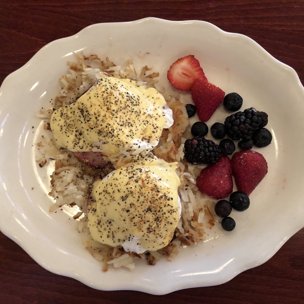 Uptown Blanco Restaurant - Eggs Benedict over hash browns - American Near Me - Blanco, Texas Uptown Blanco Restaurant - Eggs Benedict over hash browns - American Near Me - Blanco, Texas
