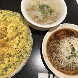 Noodles with peanut sauce, omelette and wonton soup