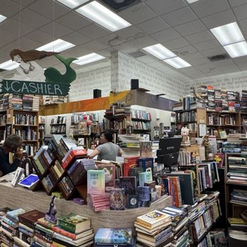 BookEnds - Inside - Bookstores Near Me - Kailua, Hawaii