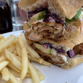 Hatch 44 Cafe - Spicy chick - Cafes Near Me - Metuchen, New Jersey