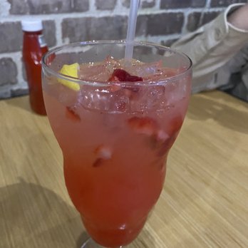 Buffalo Wild Wings - Strawberry lemonade - Chicken Wings Near Me - Burbank, California