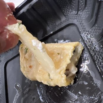 Sonder - Disgusting non-fresh cheese on the manicotti  It came fresh out the kitchen glued to the manicotti - American Near Me - Bakersfield, California