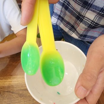 Auzzy The Bear - Kiddos love the color changing spoons - Ice Cream & Frozen Yogurt Near Me - Los Gatos, California
