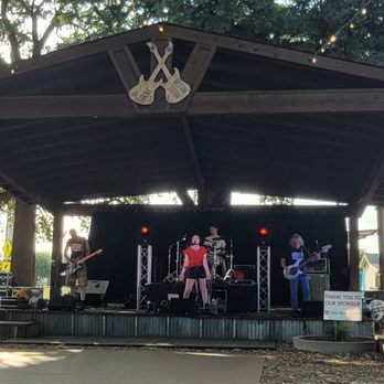 Denton Drive Live - Cherry Bomb is playing, a tribute to women of rock. - Music Venues Near Me - Farmers Branch, Texas