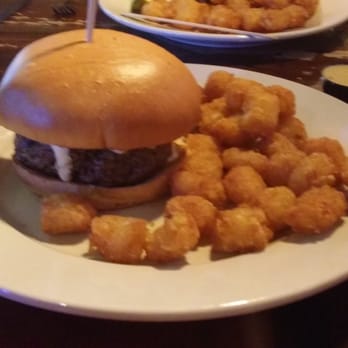 Willy McCoy's - American Near Me - Andover, Minnesota