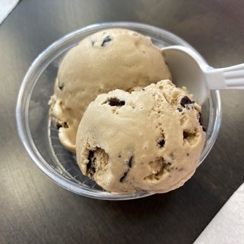 Scoops and Cookies - Mini cup of cappuccino chip $4.75 - Ice Cream & Frozen Yogurt Near Me - Deerfield, Illinois
