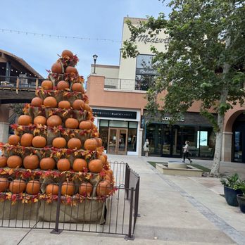 La Encantada - Courtyard - Shopping Centers Near Me - Tucson, Arizona La Encantada - Courtyard - Shopping Centers Near Me - Tucson, Arizona