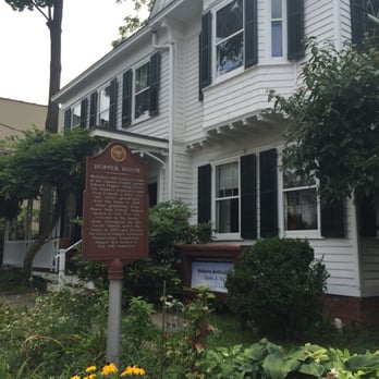 Edward Hopper House Museum & Study Center - The exterior of the great artist's boyhood home - Art Galleries Near Me - Nyack, New York
