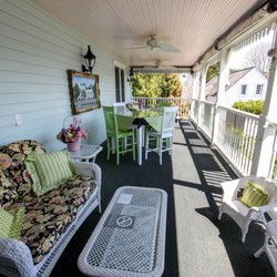 Metivier Inn - Front Porch