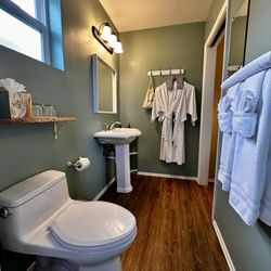 West Cliff Inn, A Four Sisters Inn - Bathroom