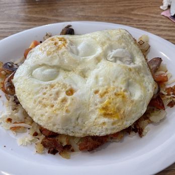 Red School Cafe - Andouille Sausage Skillet with added tomatoes - Breakfast & Brunch Near Me - Bristol, Wisconsin