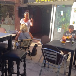 Claudia's Bar