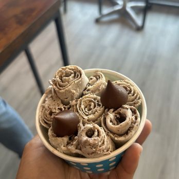 Rolling Ice - Ice Cream & Frozen Yogurt Near Me - Arlington, Texas