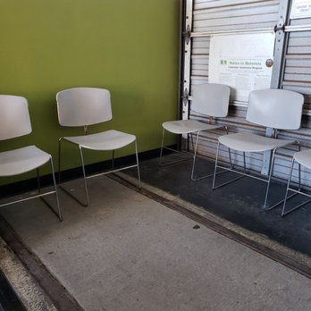 Bellflower Smog 3 - clean waiting area - Smog Check Stations Near Me - Long Beach, California