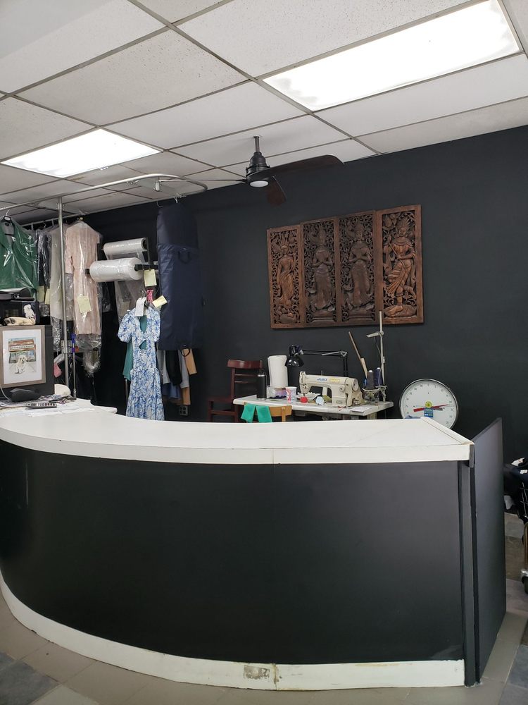 DIAMOND DRY CLEANERS & LAUNDROMAT Updated March 2025 28 Reviews 4347 45th St, Sunnyside