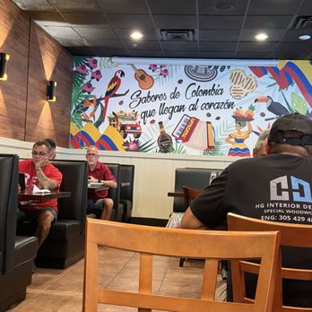El Colombiano - Seating Area - other section of the restaurant. - Colombian Near Me - Sunrise, Florida