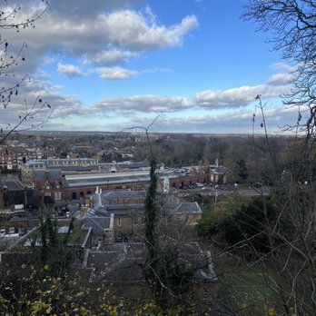 Windsor Castle - Overlooking Windsor town - Castles Near Me