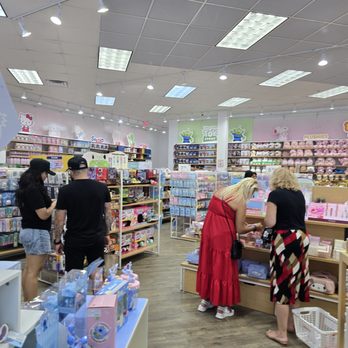 Miniso - Inside - Home Decor Near Me - Elizabeth, New Jersey