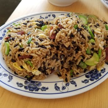 Woon - Huge pile o fried rice. - Chinese Near Me - Los Angeles, California Woon - Huge pile o fried rice. - Chinese Near Me - Los Angeles, California