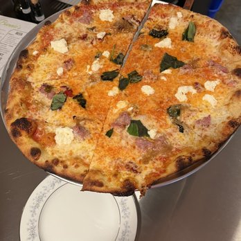 Bunnie’s Pizza - Sausage pizza.. Yummy - Pizza Near Me - Ridgefield, Washington
