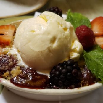 Driftwood Kitchen - seasonal berry cobbler, good but not outstanding...very little crumble, almost non existent - Seafood Near Me - Laguna Beach, California