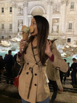 Gelato in Trevi by null