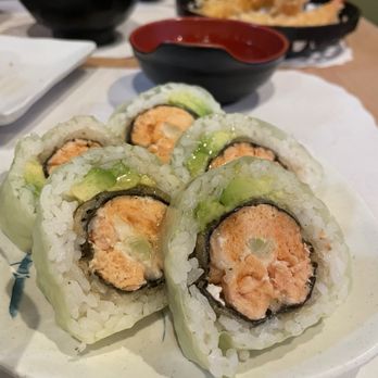 Genki Sushi House Restaurant - Crunch salmon roll - Japanese Near Me - Hercules, California