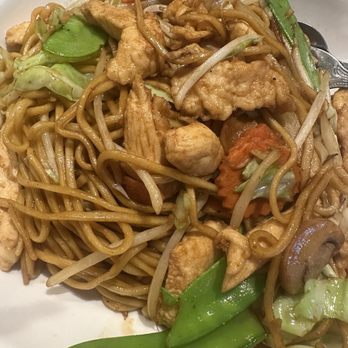 Golden Flower Vietnamese - 56. Chicken Chow Mein - Vietnamese Near Me - Reno, Nevada