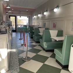 Cookies & Cream - Seating area