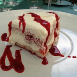 Don Camillo - Le tiramisu a la fraise... Une TUERIE !