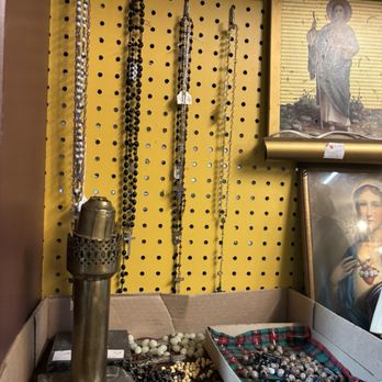 Red Rooster Antiques - Antiques Near Me - Cayuga, New York Red Rooster Antiques - Antiques Near Me - Cayuga, New York