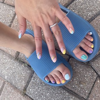 Her Nail Bar  - Nail and toes right after we got it done - Nail Salons Near Me - Richardson, Texas
